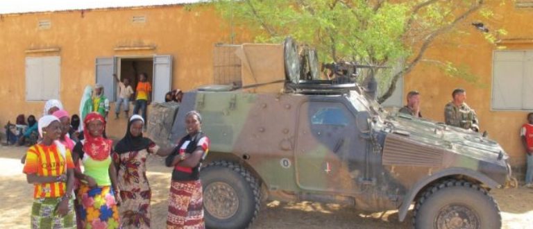 Article : La défense, la (seule) force de la politique française au Sahel